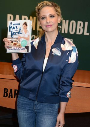 Sarah Michelle Gellar - 'Stirring Up Fun with Food' book signing in New York