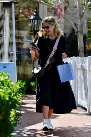 Sarah Michelle Geller - Went to lunch with a friend in Brentwood