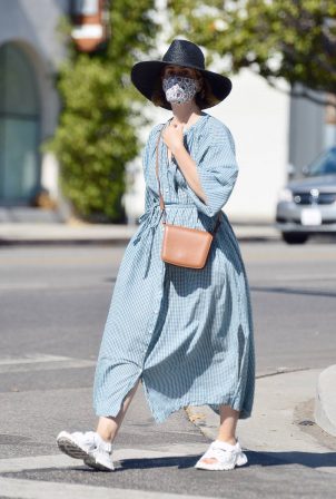 Sarah Paulson - Looks stylish while out for a day of furniture shopping in Los Angeles