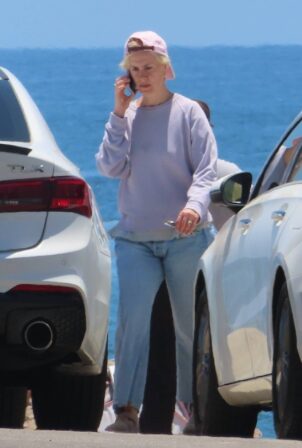 Sarah Paulson - With Holland Taylor steps out in Malibu
