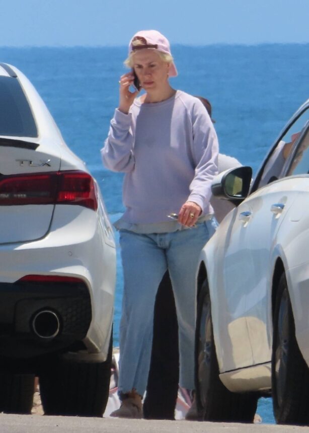 Sarah Paulson - With Holland Taylor steps out in Malibu