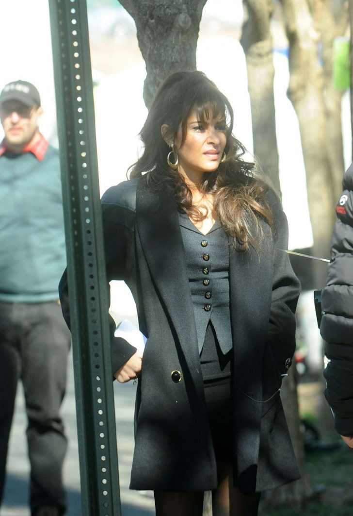Sarah Shahi - Filming 'City on a Hill' in NYC