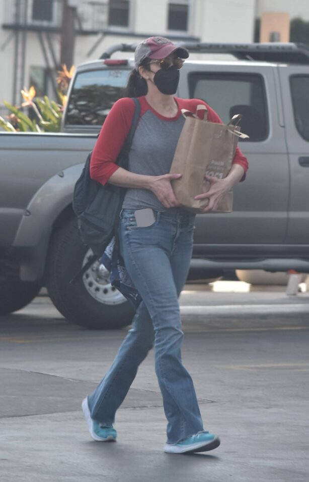 Sarah Silverman - Grocery shopping candids in Studio City