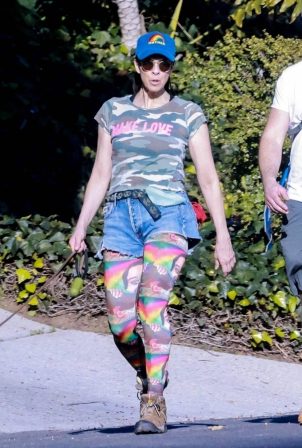 Sarah Silverman - On a morning walk with Rory Albanese in Los Angeles