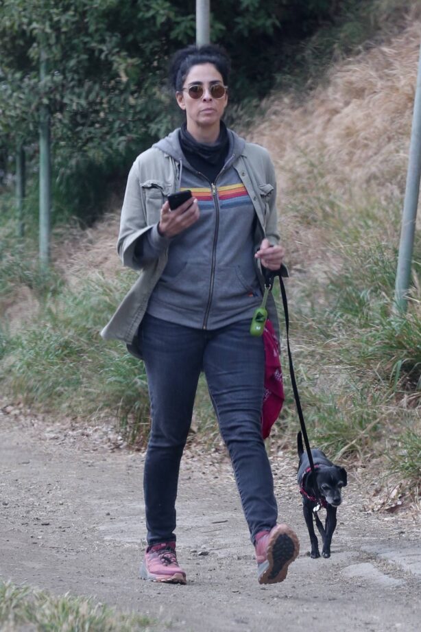 Sarah Silverman - Out for a hike with her dog in Los Feliz