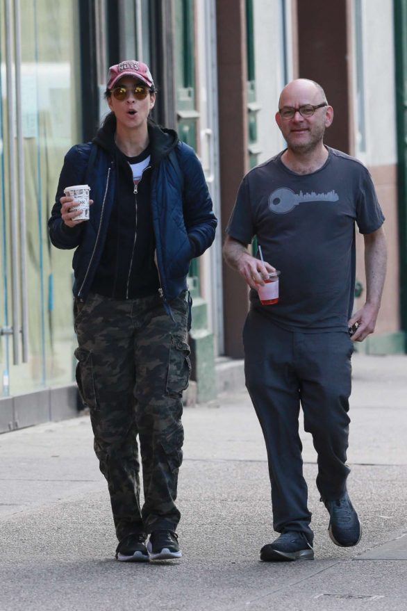 Sarah Silverman - Out for coffee with a friend in New York