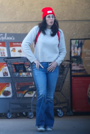 Sarah Silverman - Shopping at Gelson's in Los Feliz