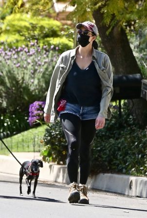 Sarah Silverman - Walks her dog in Los Feliz