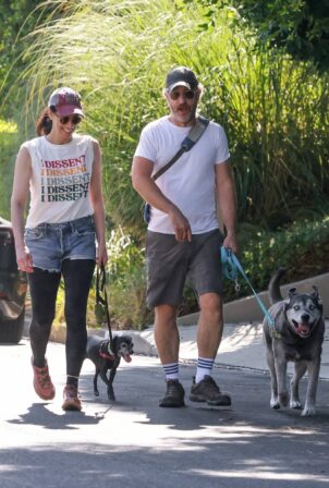 Sarah Silverman - With boyfriend Rory Albanese on a walk with their dogs in Los Feliz