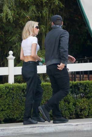 Sarah Snyder - Seen with a mystery man at San Vicente Bungalows in West Hollywood