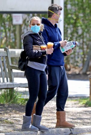 Scarlett Johansson and Colin Jost - Out in The Hamptons, New York