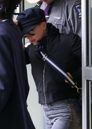Scarlett Johansson - Arrives at JFK airport in New York