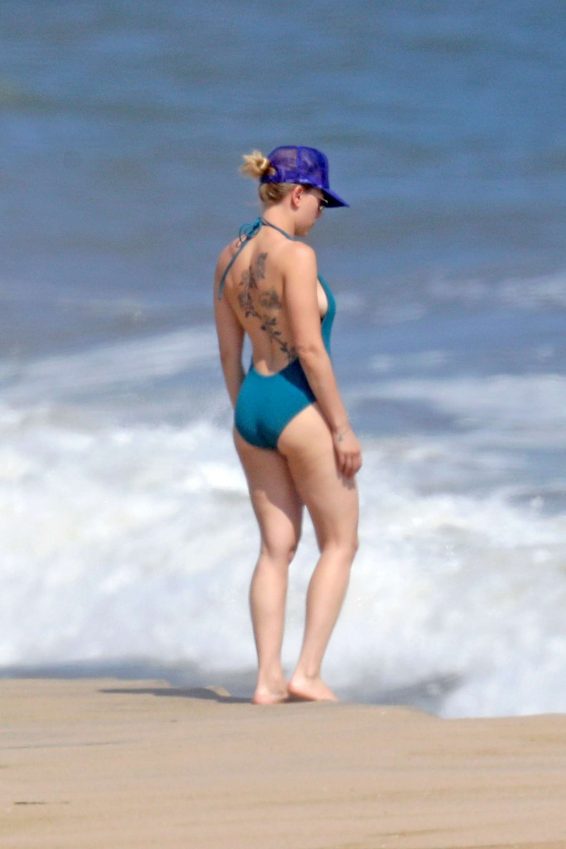 Scarlett Johansson - Bikini candids at a beach in NY