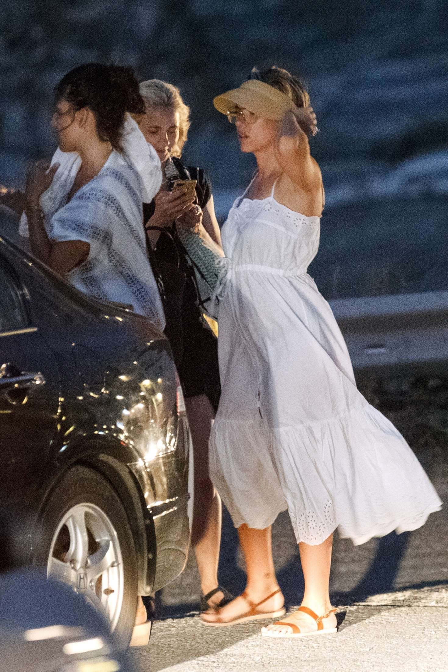 Scarlett Johansson in White Dress out in Greece | GotCeleb1470 x 2205
