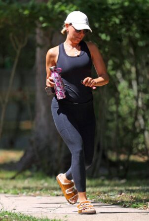 Scarlett Johansson - Jogging candids in the Hamptons - New York