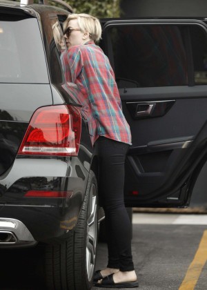 Scarlett Johansson in Tight Jeans out in Beverly Hills