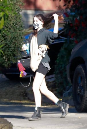Scout Willis - Brings her pup to visit a friend in Los Angeles
