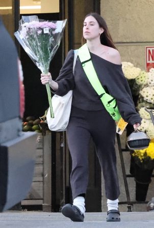 Scout Willis - Buying flowers in Los Angeles