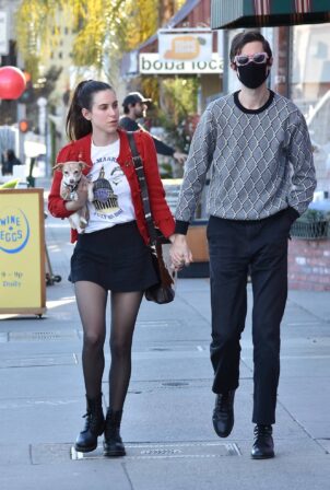 Scout Willis - Holds hands with her boyfriend Jake Miller in Los Angeles