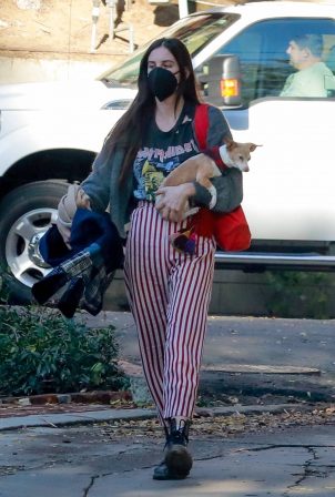 Scout Willis - Out with her dog in Los Angeles