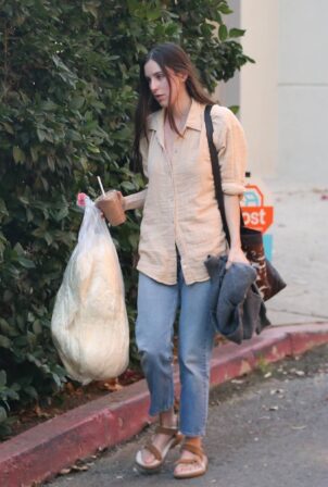 Scout Willis - Picks up her laundry in Hollywood