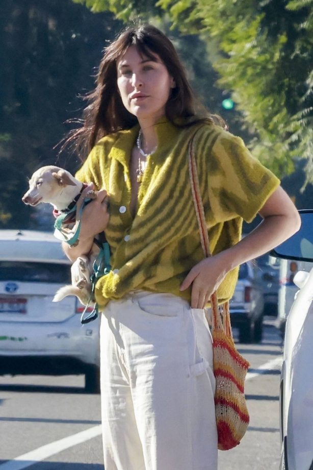 Scout Willis - Seen with her dog in Los Angeles