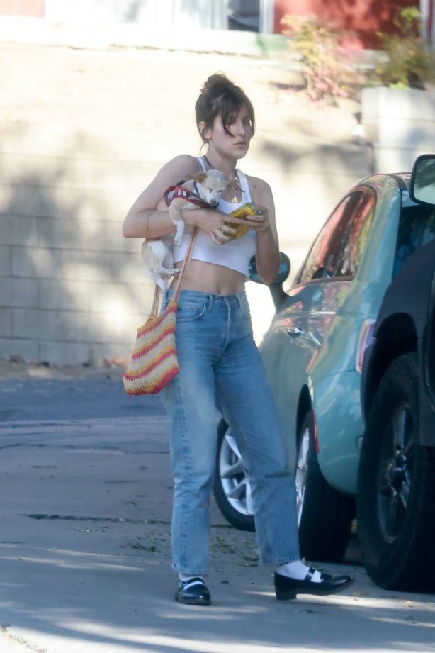 Scout Willis - Seen with her dog to visit a friend in Los Angeles