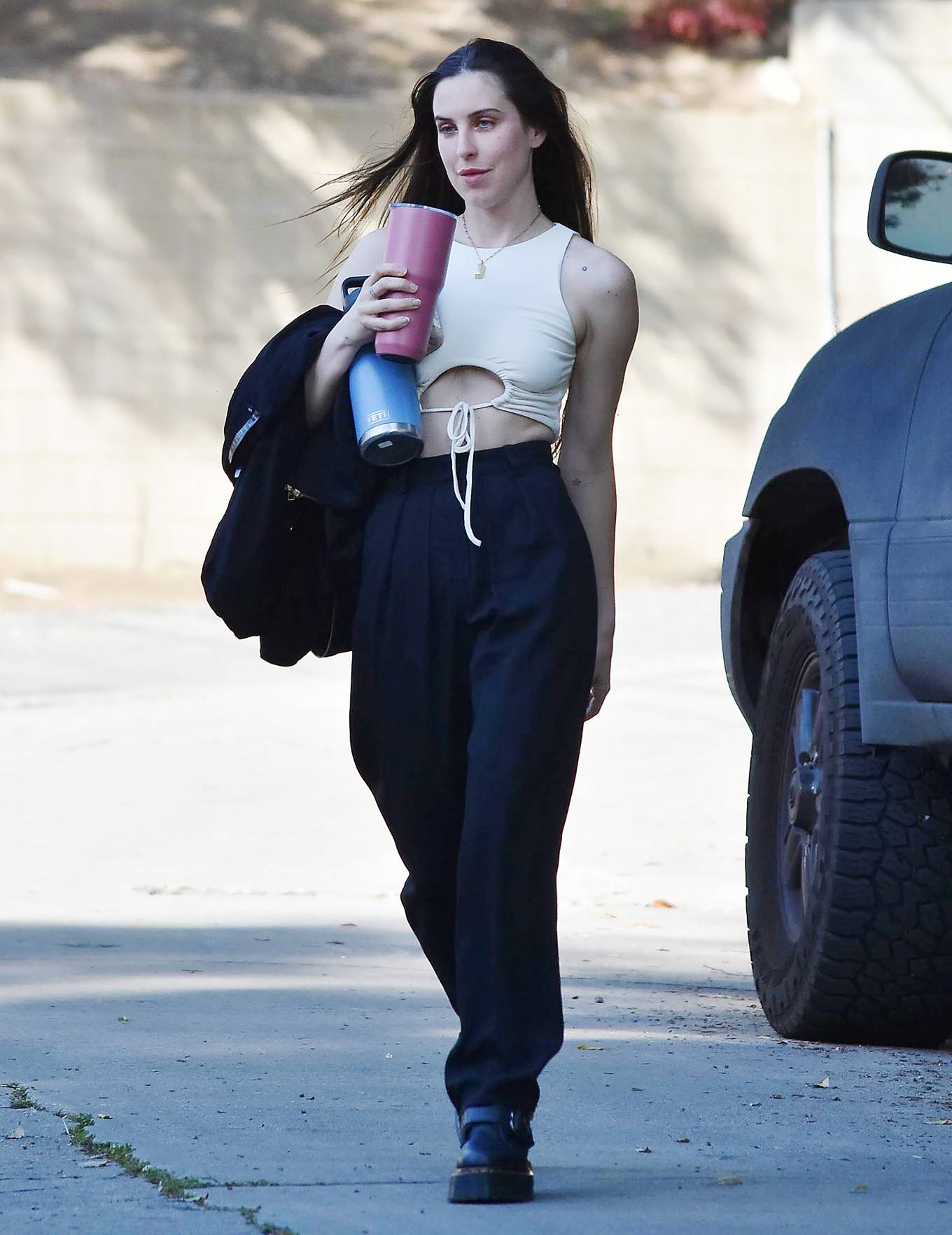 Scout Willis 2022 : Scout Willis – Seen with her pooch in Los Angeles-06