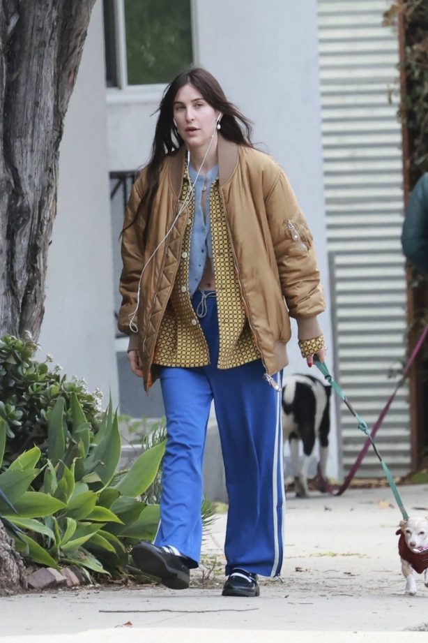 Scout Willis - Steps out for a dog walk in Silver Lake