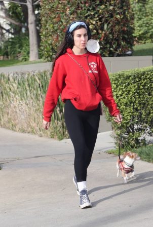 Scout Willis - Takes her dog for a walk in Los Feliz