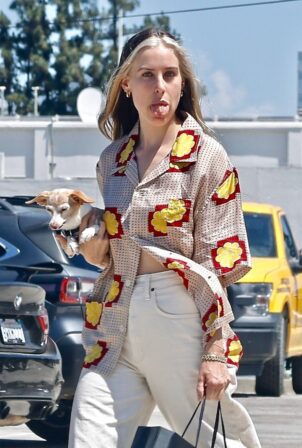 Scout Willis - With her dog Grandma shopping in Studio City
