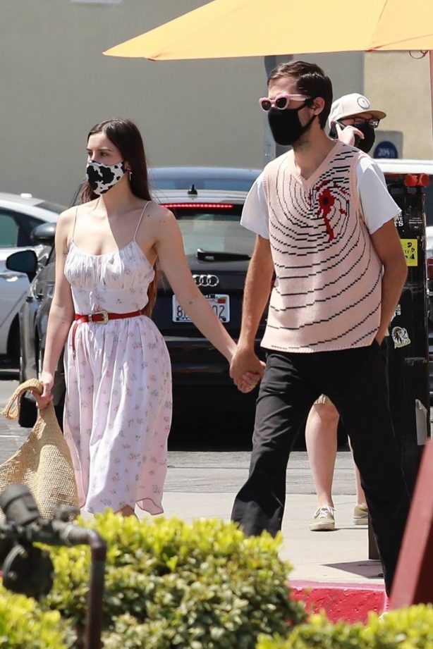 Scout Willis - With Jake Miller hold hands in LA's Larchmont Village