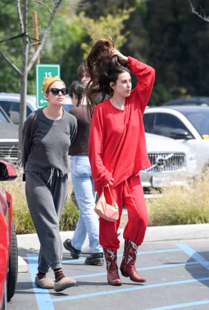 Scout Willis - With Tallulah out for groceries in Los Angeles