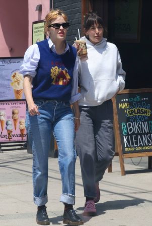Scout Willis - With Tallulah Willis At Kreation Organic Juicery In Los Angeles