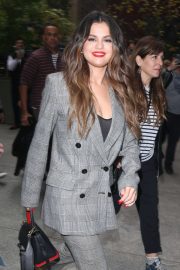 Selena Gomez - Arrives to her Midtown hotel in New York