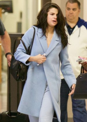 Selena Gomez - Arriving at airport in Atlanta