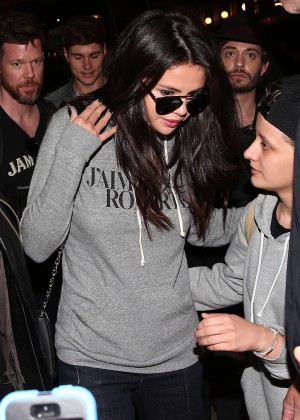Selena Gomez - Arriving at Gare Du Nord Airport in Paris