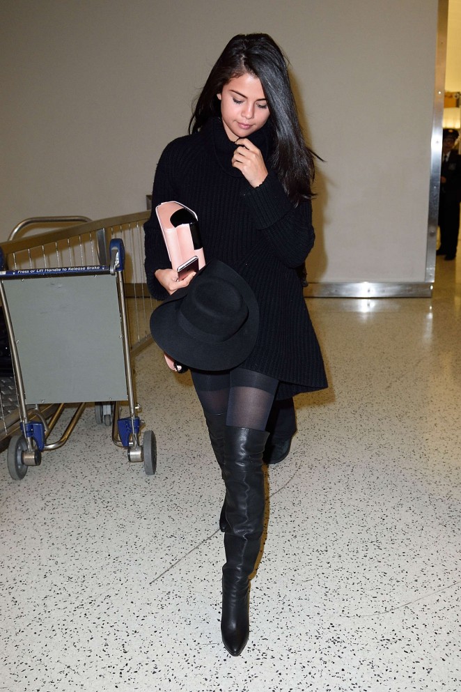 Selena Gomez - Arriving at JFK Airport in NYC