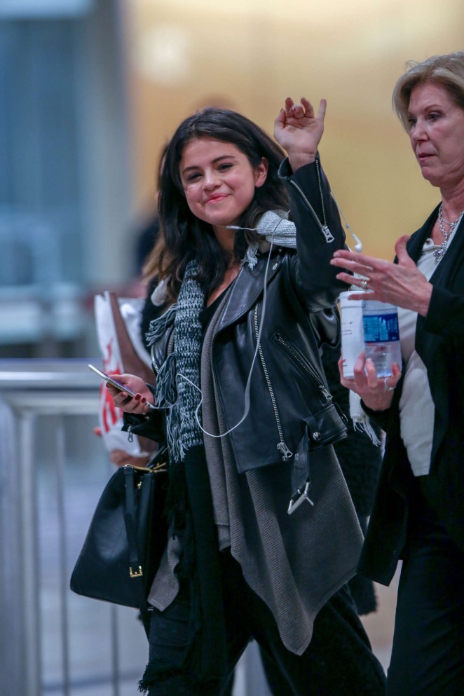 Selena Gomez - Arriving in Atlanta