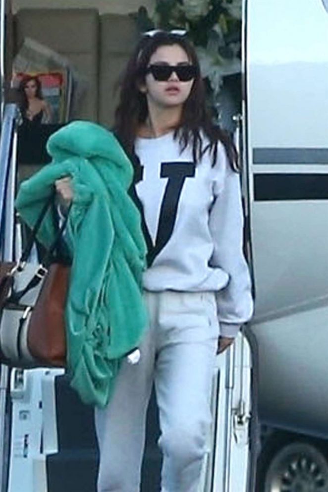 Selena Gomez - Arriving with friends to a private jet in Los Angeles