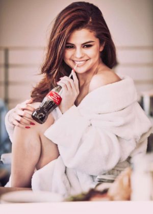 Selena Gomez - Coca-Cola Advertisement Shoot 2016
