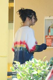 Selena Gomez - Exits a dermatologist office in Los Angeles
