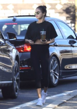 Selena Gomez - Grab an iced tea in Los Angeles