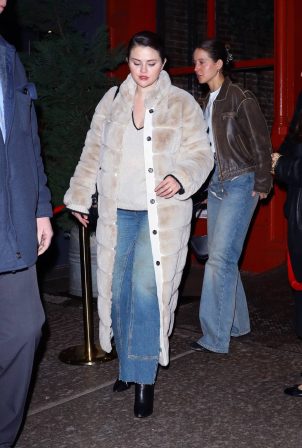 Selena Gomez - Heading to dinner in New York