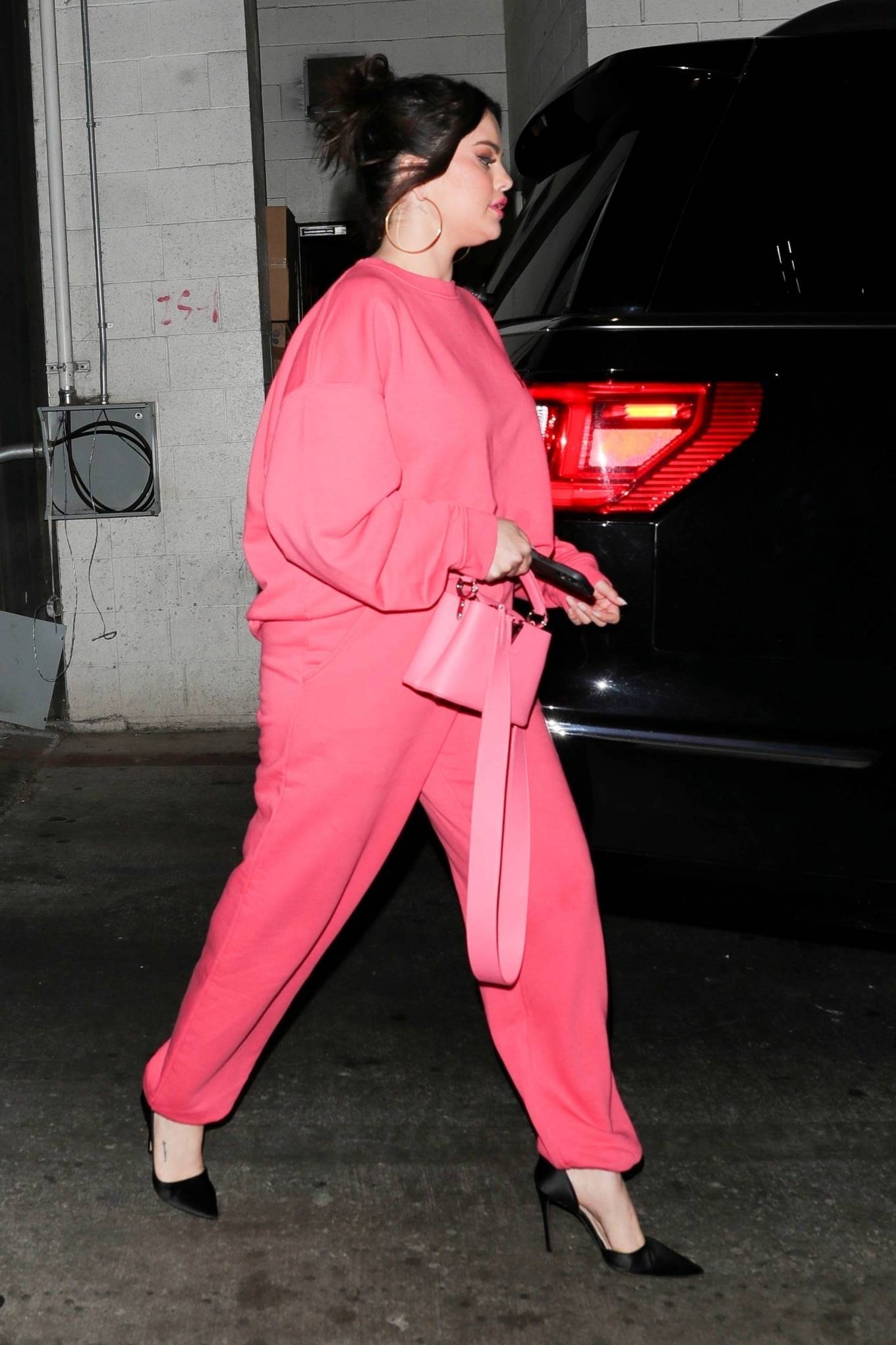 Selena Gomez 2021 : Selena Gomez – In pink as she leaves a late dinner at Wallys restaurant in Beverly Hills-05