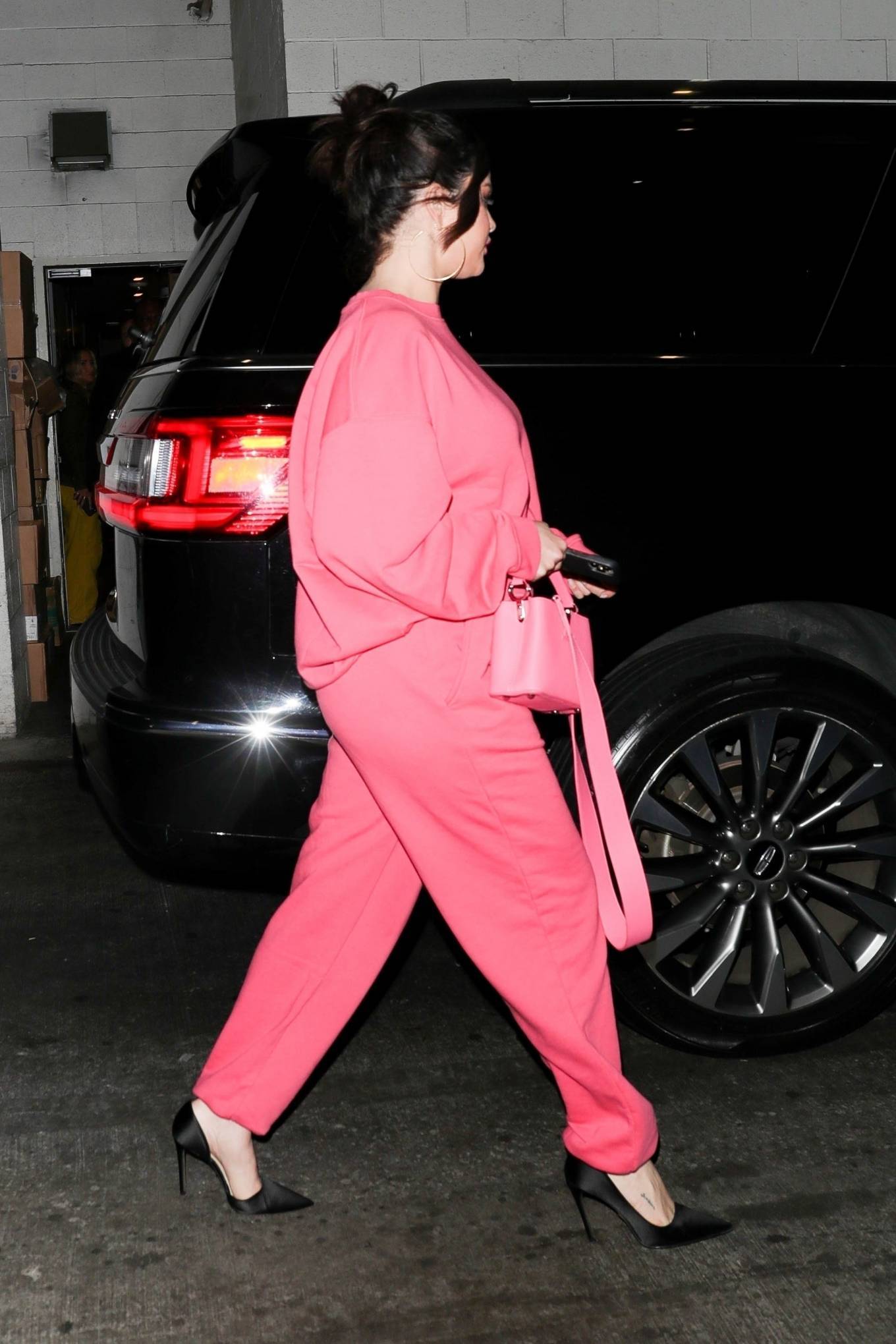 Selena Gomez 2021 : Selena Gomez – In pink as she leaves a late dinner at Wallys restaurant in Beverly Hills-11