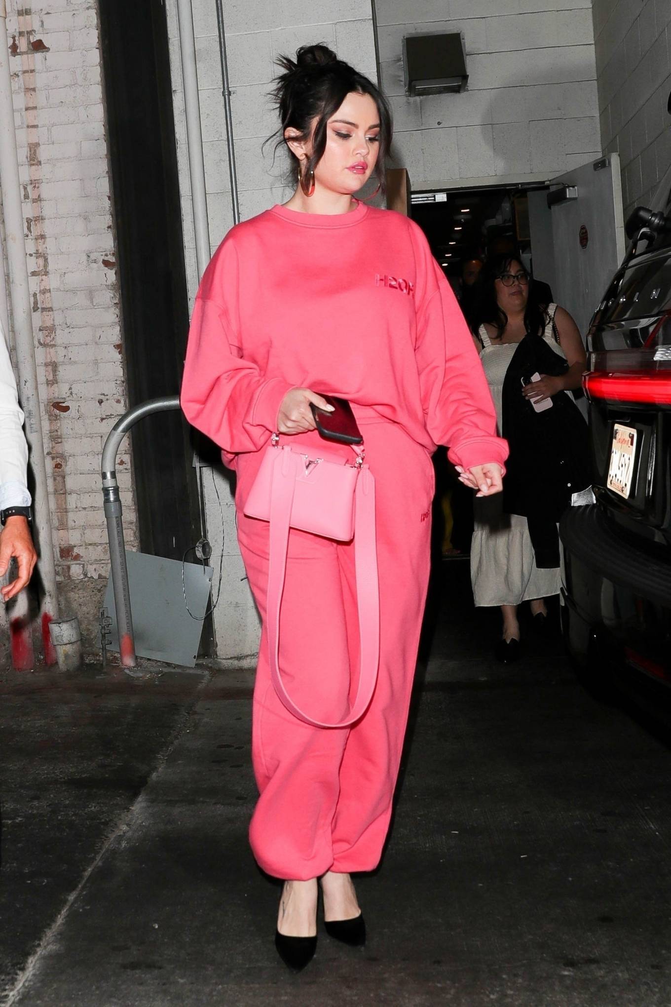 Selena Gomez 2021 : Selena Gomez – In pink as she leaves a late dinner at Wallys restaurant in Beverly Hills-13