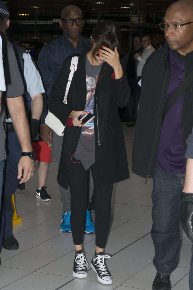 Selena Gomez in Spandex Leaves Sydney