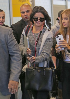 Selena Gomez - JFK airport in NYC