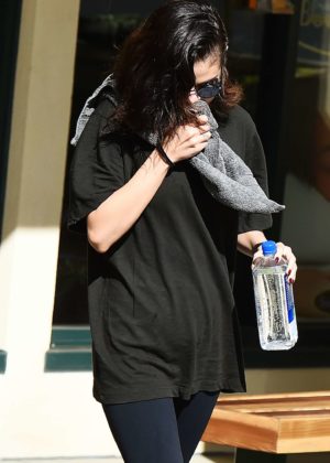 Selena Gomez - Leaves the gym in LA
